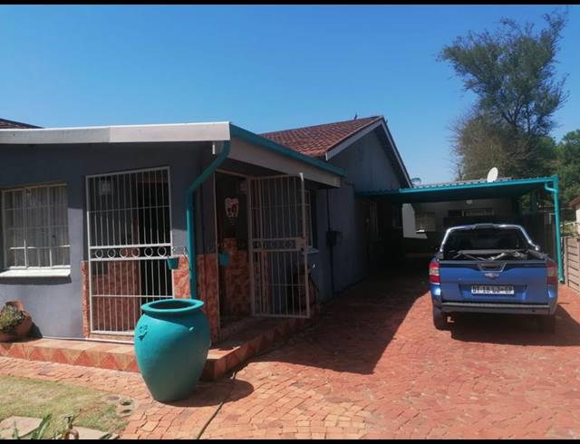 4 BEDROOM HOUSE FOR SALE IN PARKTOWN ESTATE